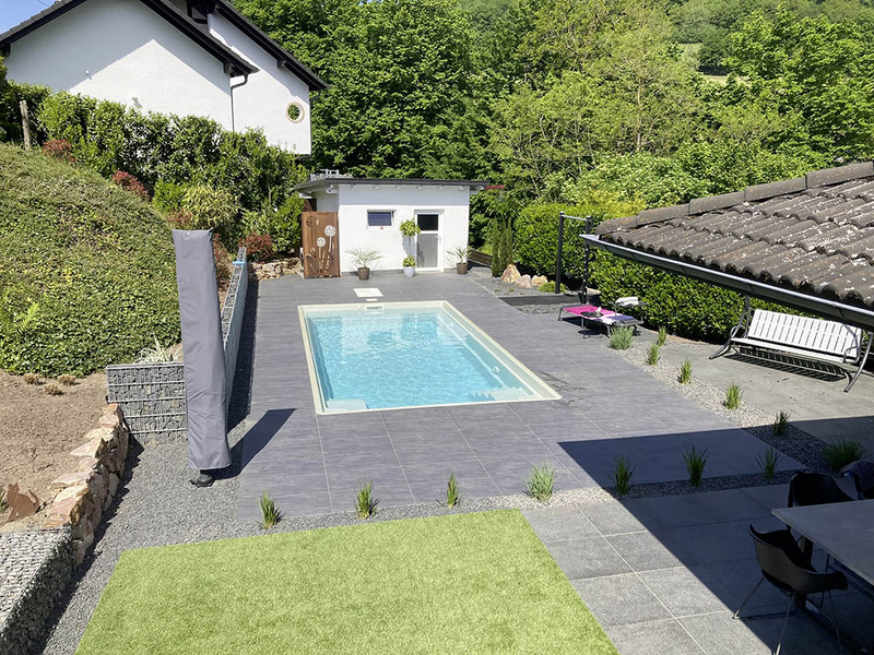 Pool im Garten