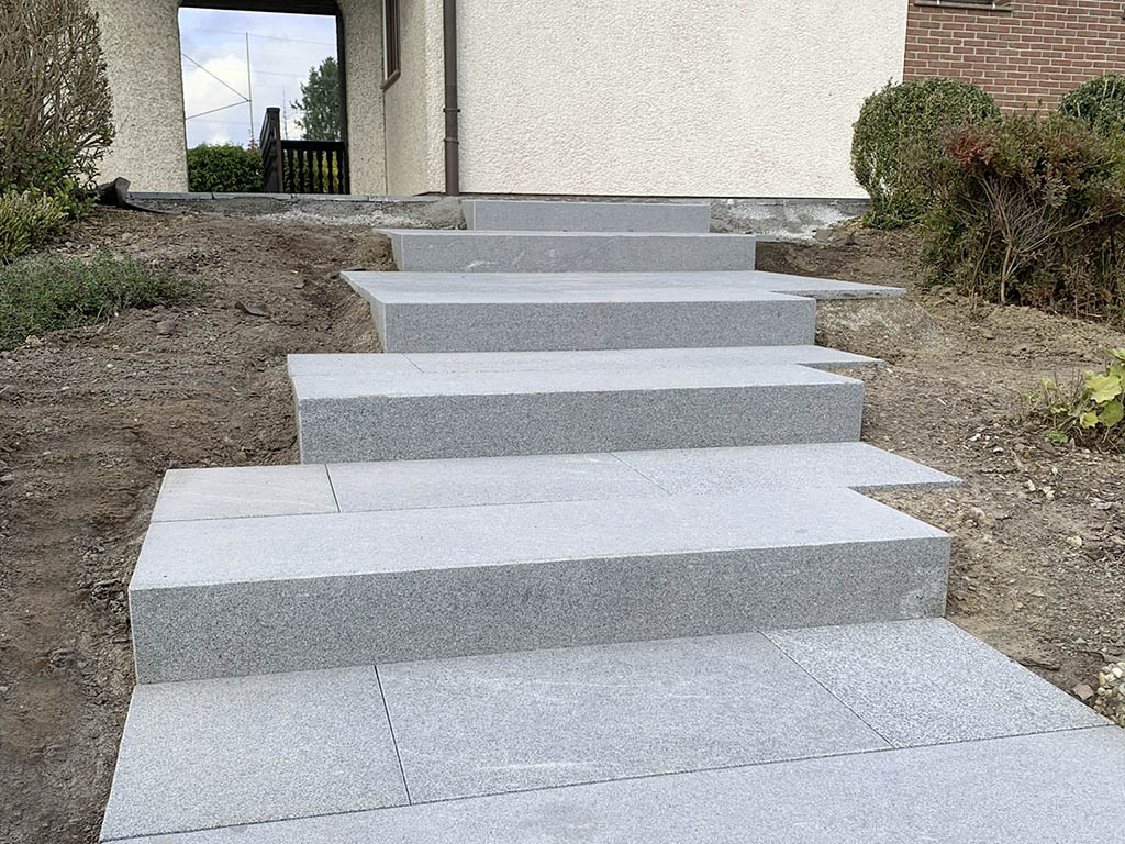 Granitpodesttreppe 