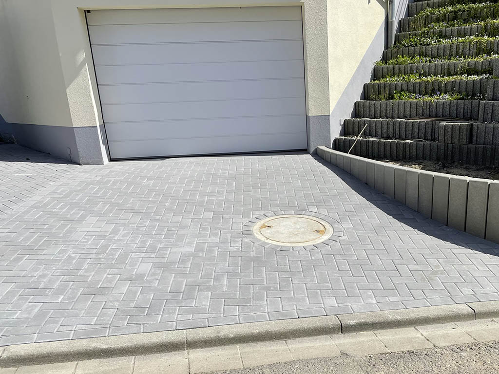 Graues Betonpflaster 