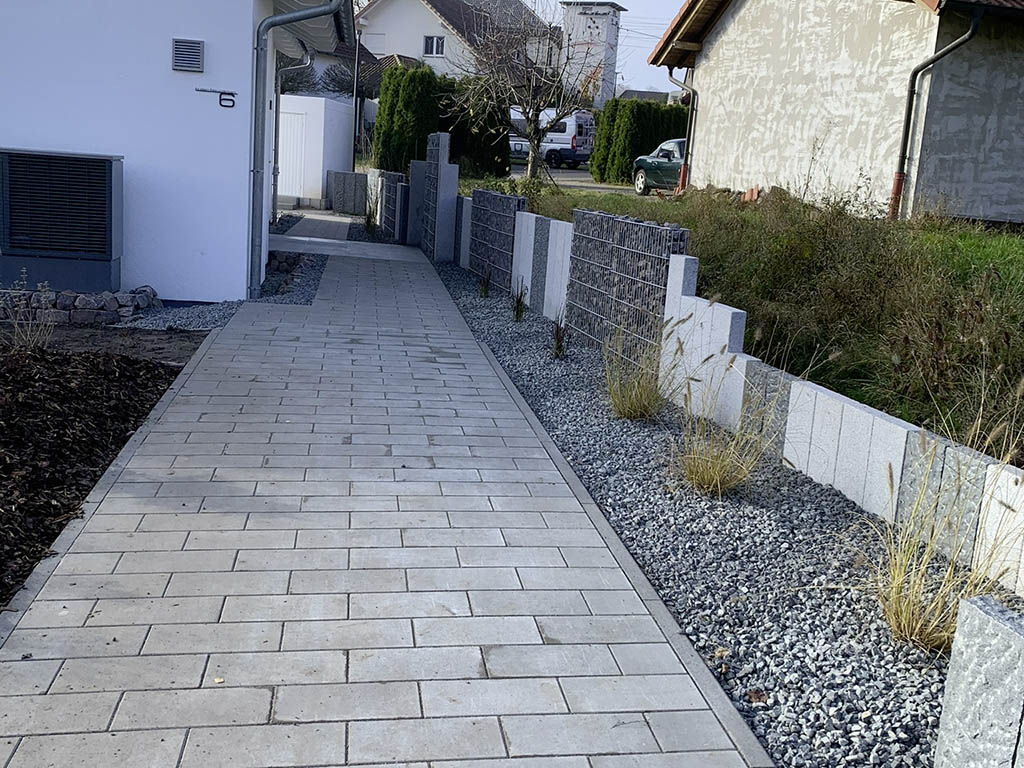 Hauszugang mit Betonpflaster 