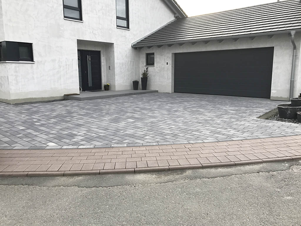 Garageneinfahrt mit Betonpflaster grau-anthrazit 