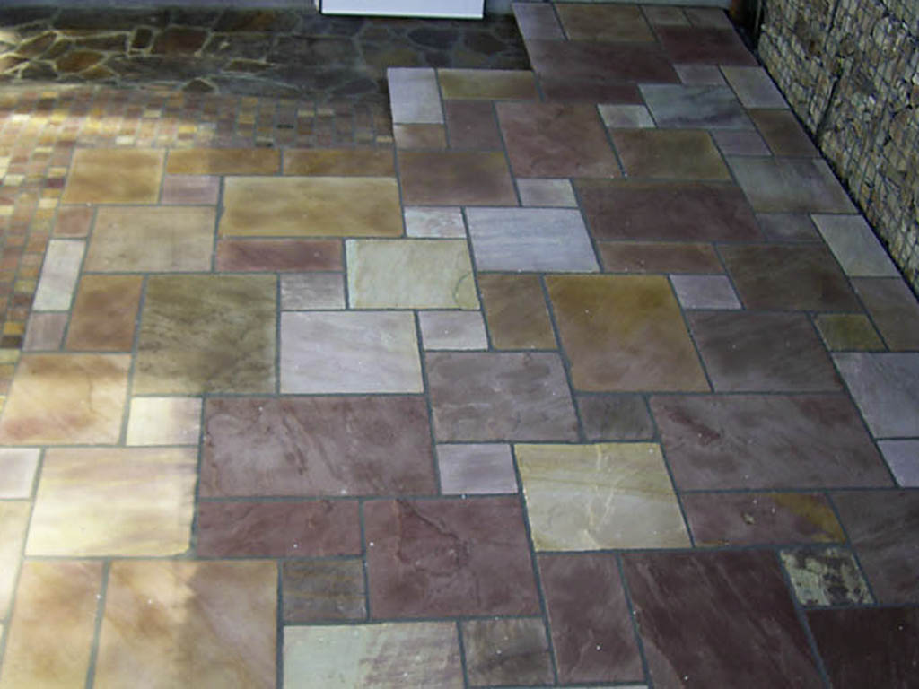 Sandsteinterrasse im römischen Verband